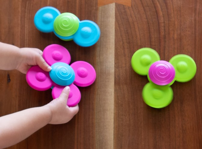 Wirujące Przyssawki Whirly Squigz Fat Brain Toys
